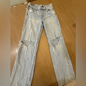 American Eagle Outfitters Light Blue Distressed strigid jeans